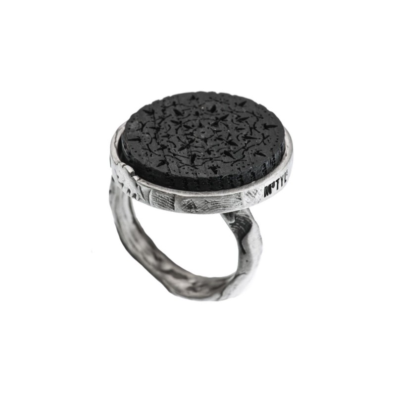 Srebrny pierścionek z kolekcji &quot;Czarny Dąb - Duch Lasu&quot;